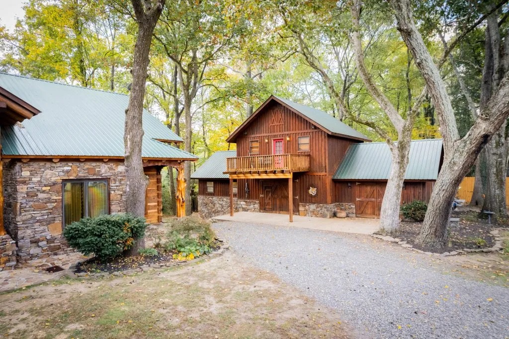 Little Red River Lodge Image